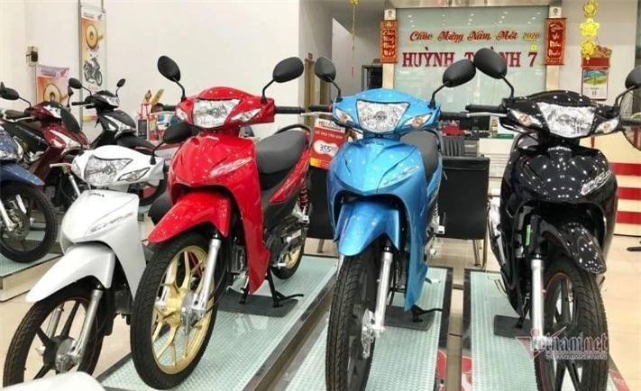 Xe máy Honda đồng loạt tăng giá, Yamaha kích cầu giảm mạnh