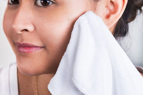 Tác hại khôn lường khi dùng khăn bông lau mặt