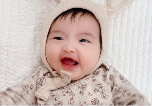 Loạt biểu cảm phấn khích cực yêu của con gái Đông Nhi - Ông Cao Thắng