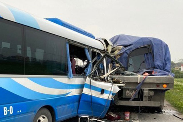 Khởi tố tài xế xe chở đoàn đi lễ gây tai nạn làm 3 người chết