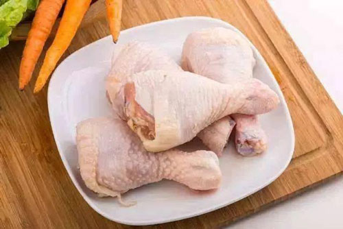 Mách cách luộc đùi gà công nghiệp vừa thơm lại ngọt, thịt dai ngon không khác gà ta