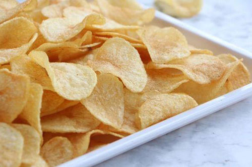 Cách làm bim bim khoai tây giòn tan thơm ngon tại nhà khiến bé thích mê