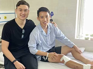 Đặng Văn Lâm bất ngờ về Việt Nam thăm Hùng Dũng