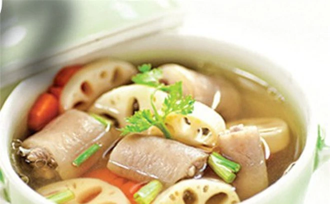 Cách nấu canh đuôi bò hầm củ sen ngon