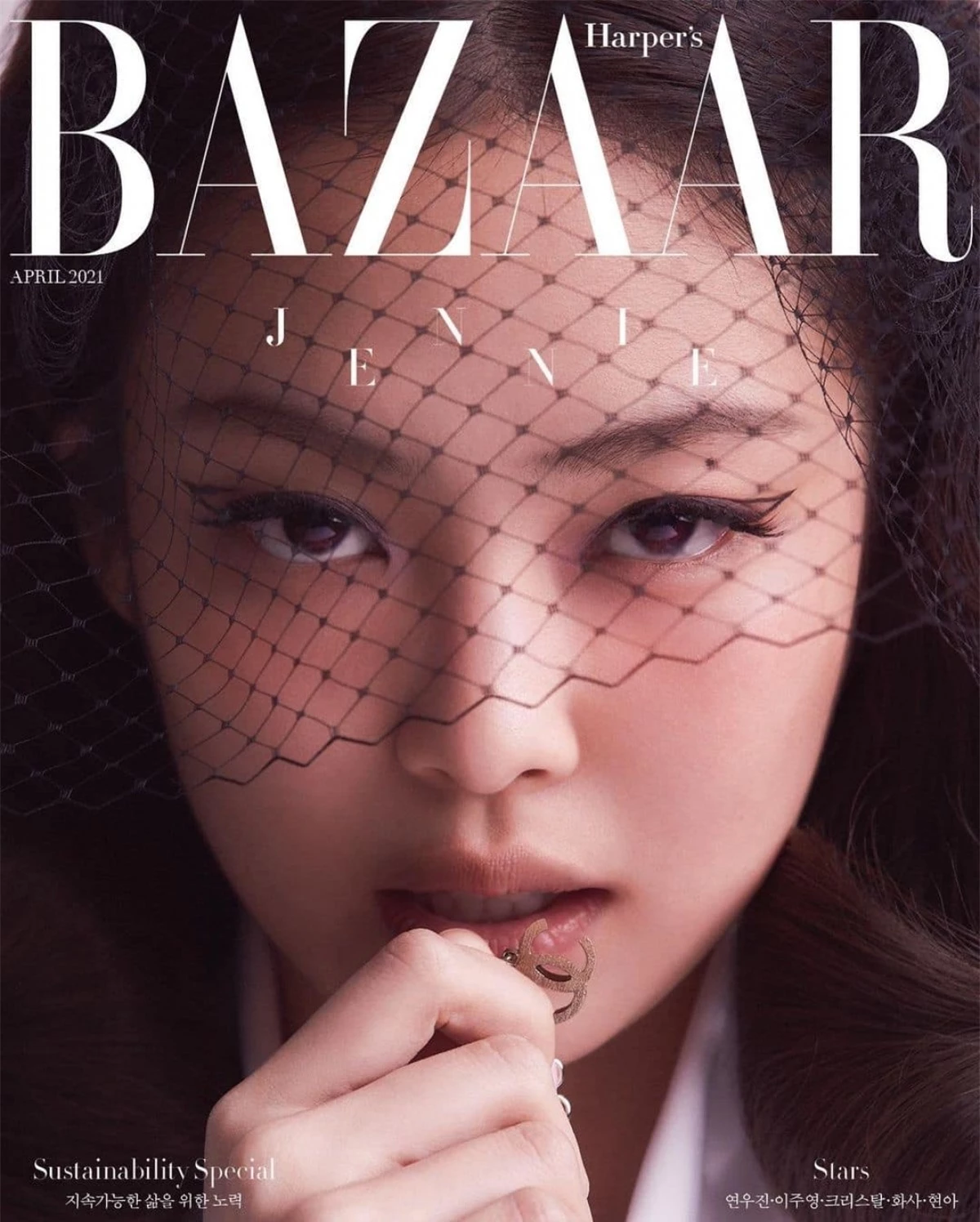 Mới đây, Jennie là gương mặt trang bìa số tháng 4của tạp chí Harper's Bazaar.