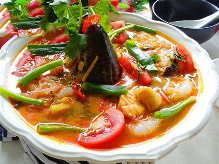 Cách nấu canh chua cá hồi thơm ngon