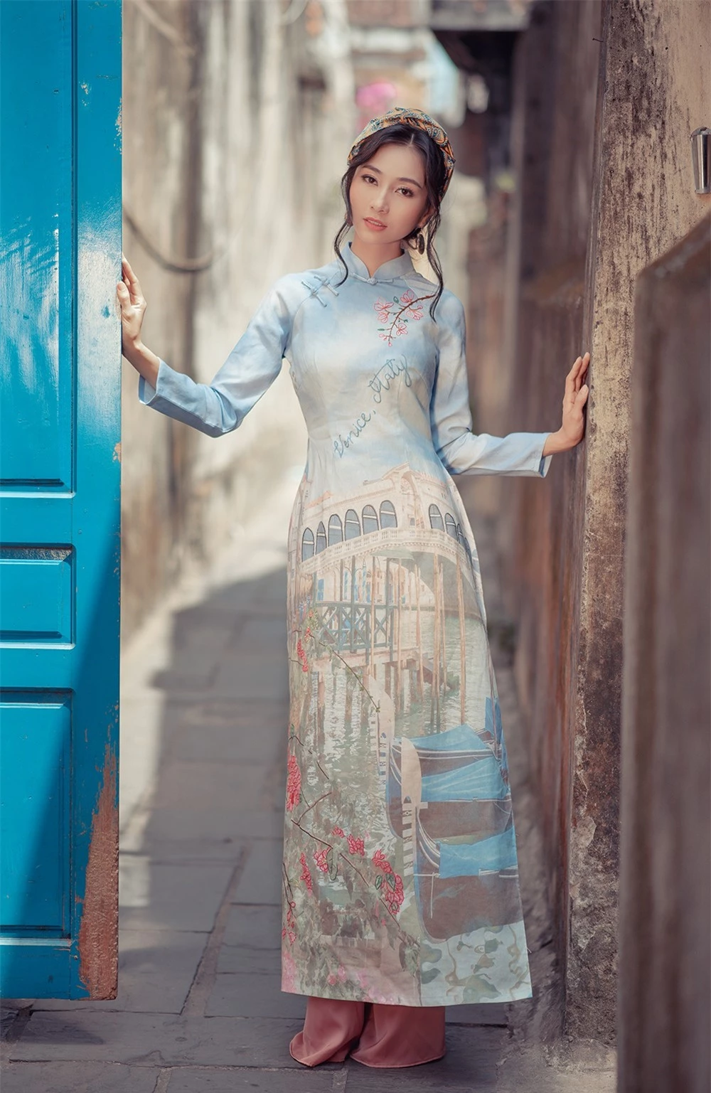 Người đẹp được ví là 'bản sao' của Nguyễn Thị Huyền tái xuất với áo dài ảnh 10