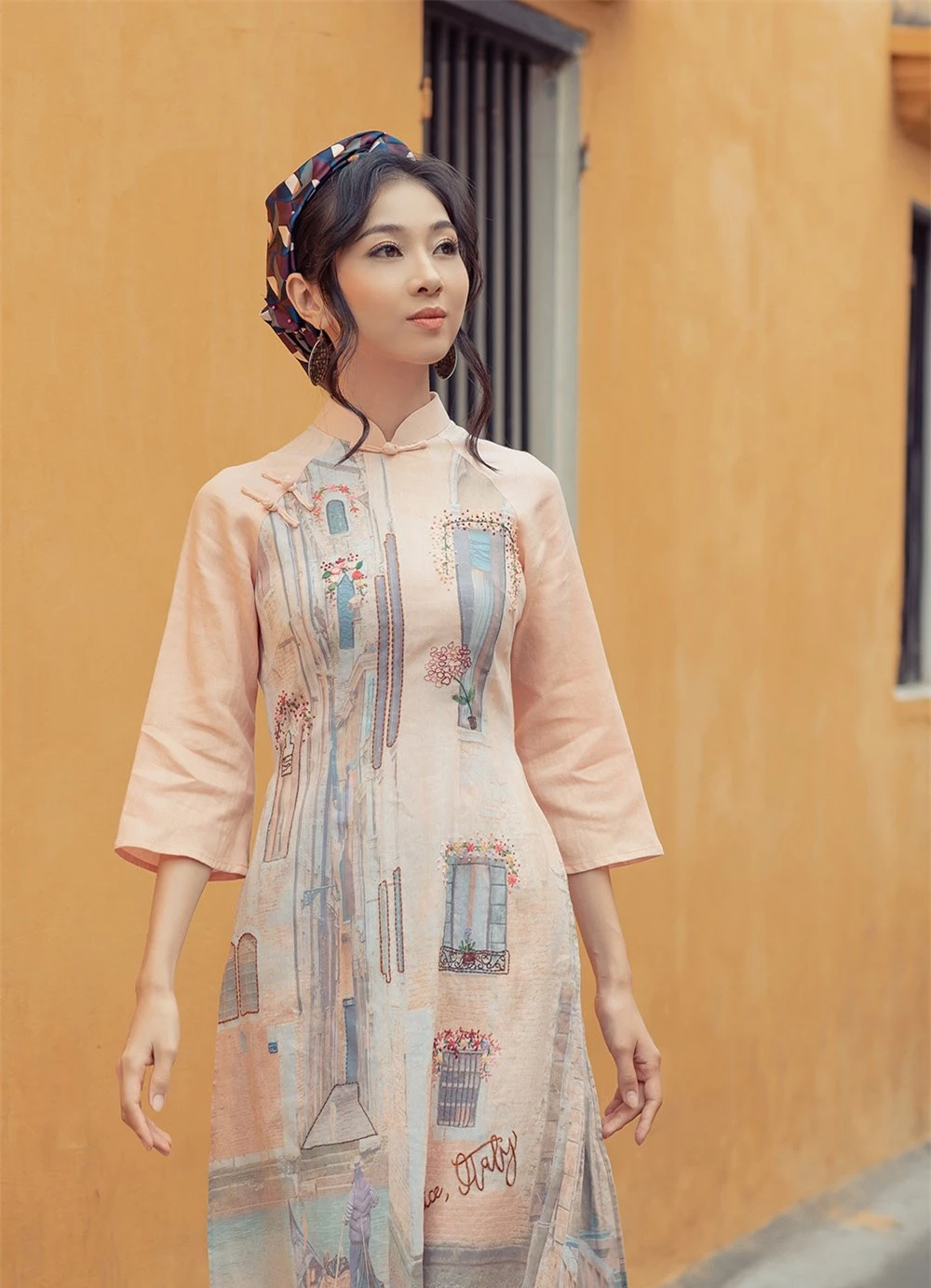 Người đẹp được ví là 'bản sao' của Nguyễn Thị Huyền tái xuất với áo dài ảnh 2