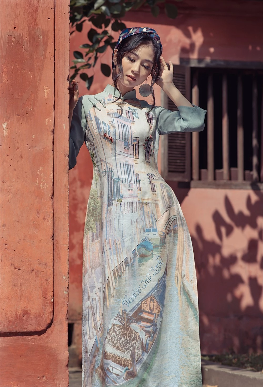 Người đẹp được ví là 'bản sao' của Nguyễn Thị Huyền tái xuất với áo dài ảnh 7