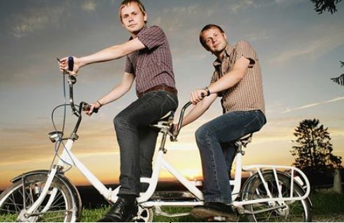 Sự thật về mối liên hệ bí ẩn giữa các cặp song sinh