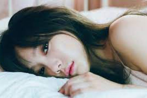 Nhìn thấy đối tượng xem mắt ngồi trên xe lăn, tôi tức giận bỏ về, song anh ta gọi lại hỏi một câu khiến tôi phải hối hận