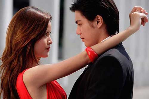 Say tình 'phi công trẻ', sếp bà không ngờ có ngày tay trắng muối mặt ra khỏi nhà