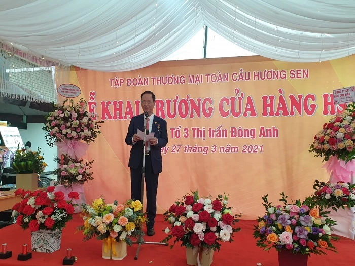 Anh hùng lao động Trần Văn Sen - Chủ tịch tập đoàn Hương Sen phát biểu tại lễ khai trương cửa hàng HS Shop đầu tiên tại Đông Anh.