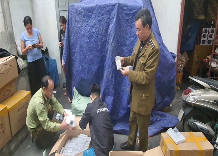 Hà Nội: Bắt giữ trên 2.000 sản phẩm Pin dự phòng giả mạo nhãn hiệu Samsung