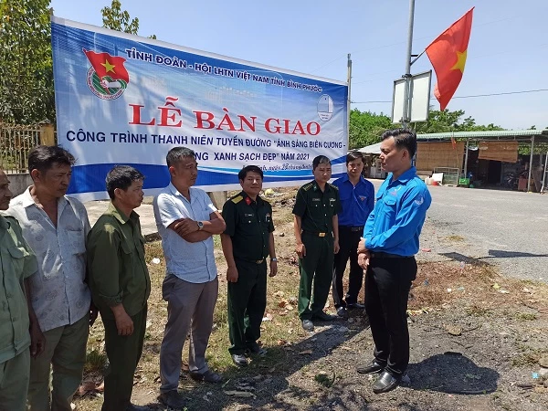 Bàn giao công trình Tuyến đường “Ánh sáng biên cương”.