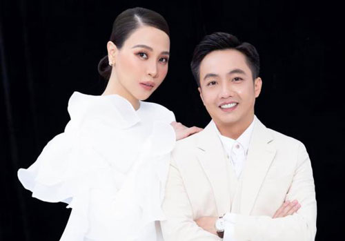 Cường Đô La hiếm hoi diện vest bảnh bao như chú rể bên cạnh bà xã Đàm Thu Trang