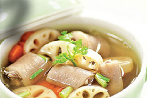 Canh đuôi bò hầm củ sen lạ miệng, cả nhà gật gù khen ngon