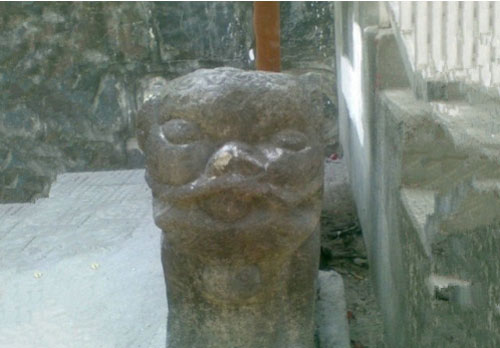 ''Té ngửa'' với những bức tượng sư tử đá lỗi không tưởng