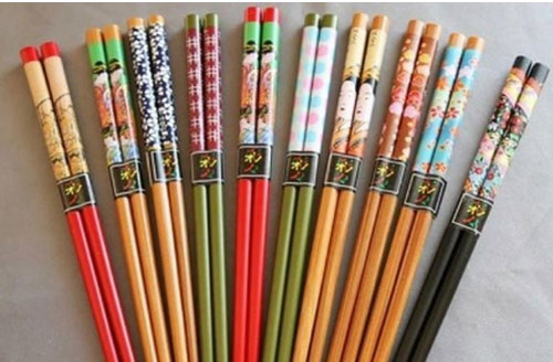 Bạn nên cẩn trọng khi sử dụng những loại đũa ăn này để tránh gây ảnh hưởng đến sức khỏe