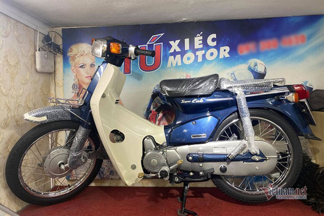 Honda Super Cub hơn 10 năm tuổi siêu mới giá đắt đỏ 200 triệu đồng