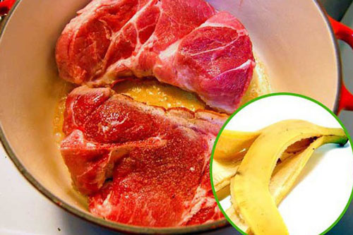 Dùng vỏ chuối nướng thịt theo cách này, đảm bảo thịt không bị khô dai lại thơm ngon hơn cả ngoài hàng