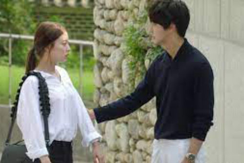 Mặc vợ ốm, chồng vẫn tới chăm nhân tình cả đêm, cô vợ cao tay gửi ngay 1 vật khiến anh cuống quýt quay về van xin năn nỉ