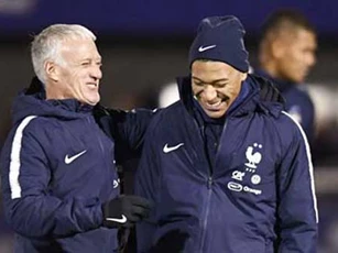 Kylian Mbappe bắt buộc phải 'tiến hóa'