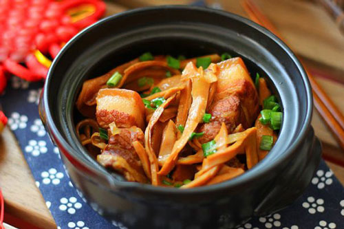 Sai lầm khi kho thịt khiến món ăn vừa dai vừa mất chất, đặc biệt là điều thứ 4