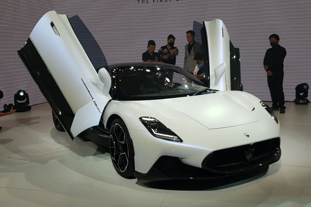 Cận cảnh siêu xe Maserati MC20 vừa ra mắt tại Thái Lan, cận kề ngày về Việt Nam