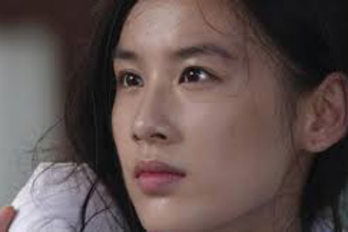 Đến phụ đám giỗ nhà chị chồng mà tôi bần thần không dám đụng đũa vào món nào