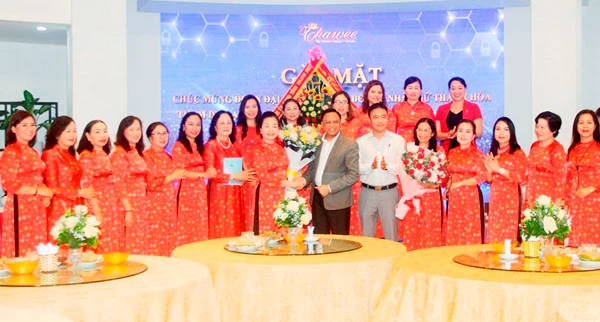 Hiệp hội Doanh nghiệp tỉnh Thanh Hóa chúc mừng Đoàn đại biểu doanh nhân nữ Thanh Hóa. 