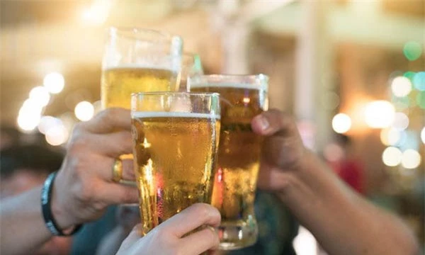 Bí quyết giúp các quý ông uống rượu bia 'ngàn chén' không say