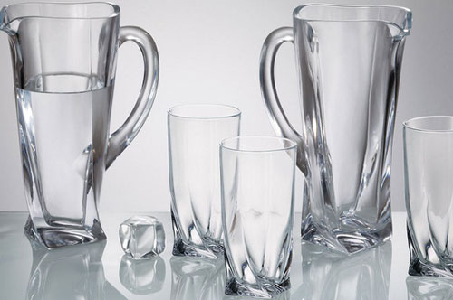 'Hô biến' cốc chén xỉn màu trở nên trắng tinh như mới sau 2 phút nhờ thứ mạnh gấp 10 lần xà phòng