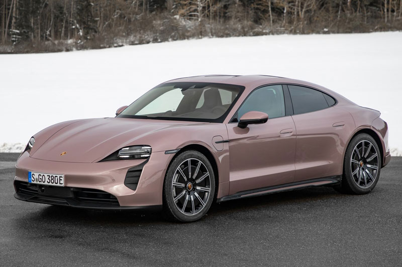 Tại sao xe ô tô điện nhanh hơn xe sử dụng động cơ đốt trong?