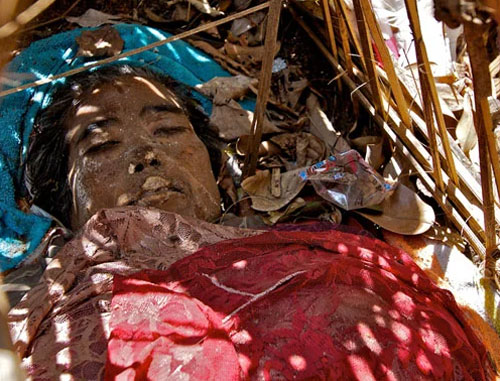 “Sốc” với những tập tục mai táng kỳ quái trên thế giới