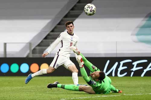 Mason Mount tiếp tục 'đốn tim' Southgate