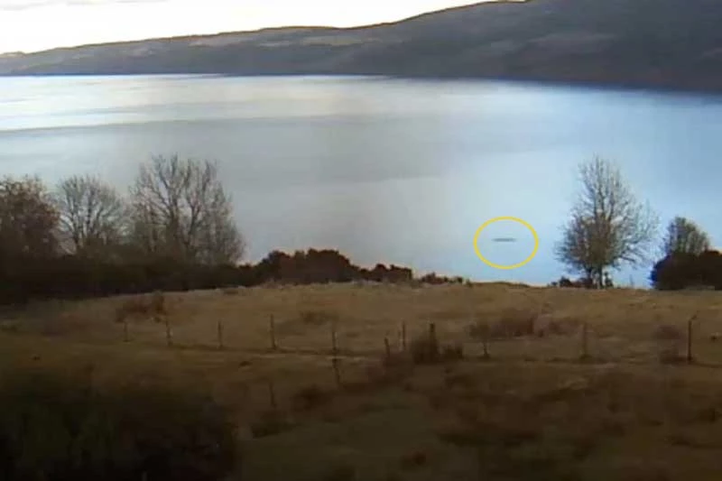 Bức ảnh chụp được sinh vật lạ nghi là quái vật hồ Loch Ness hôm 17/3 vừa qua.