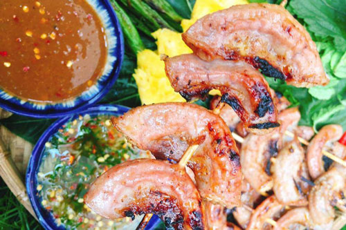 Đổi vị với món lòng nướng ngon giòn sần sật, ai ăn cũng “nghiện”