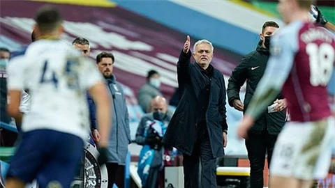 Mourinho truy tìm kẻ 'đâm lén' mình ở Tottenham