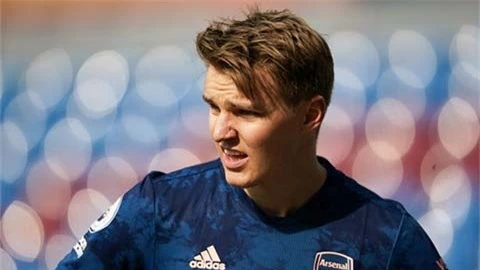 Odegaard muốn ở lại Arsenal bất chấp lệnh triệu hồi của Real