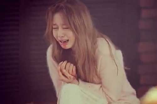 Biết vợ vào nhà nghỉ với trai lạ, chồng không ly hôn mà đưa ra đề nghị khiến vợ quỳ khóc xin tha thứ