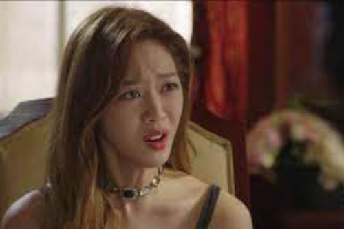 Mẹ chồng nấu cho mâm cơm cữ mà tôi không dám động đũa, còn lạnh lùng trách móc và màn vùng lên khiến bà phải rối rít xin lỗi