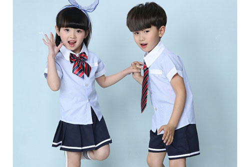 Dùng thứ này tẩy vết mực trên áo trắng của con vừa tiết kiệm, mẹ lại nhàn tênh