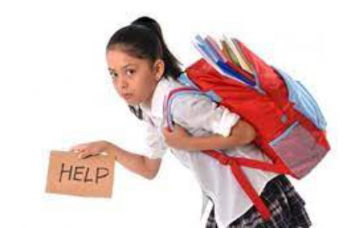 H&#x1EAD;u qu&#x1EA3; kh&#xF4;n l&#x1B0;&#x1EDD;ng khi tr&#x1EBB; &#x111;i h&#x1ECD;c &#x111;eo c&#x1EB7;p s&#xE1;ch n&#x1EB7;ng, c&#xE1;c b&#x1EAD;c ph&#x1EE5; huynh c&#x1EA7;n bi&#x1EBF;t