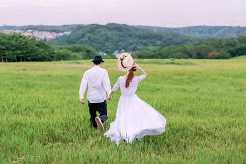 Vợ tương lai ngất xỉu lúc chụp ảnh cưới, tôi đưa đi cấp cứu mới hay bí mật kinh khủng