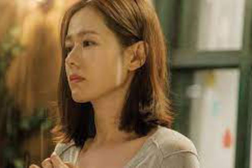 Đang chơi đùa với con riêng của chồng, anh bỗng nói điều chí mạng làm tôi muốn buông bỏ mọi thứ ngay lập tức