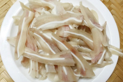 Cách luộc tai lợn trắng giòn thơm ngọt, chẳng bao giờ bị hôi hay thâm ai ăn cũng thích