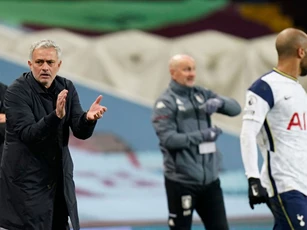 Mourinho truy tìm kẻ 'đâm lén' mình ở Tottenham