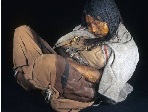 Những nghi lễ hiến tế sống người rùng rợn rất thế giới