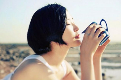 Đàn bà 50 gửi phụ nữ 30: Hãy tỉnh ngộ trước khi hối tiếc 4 điều quý giá này